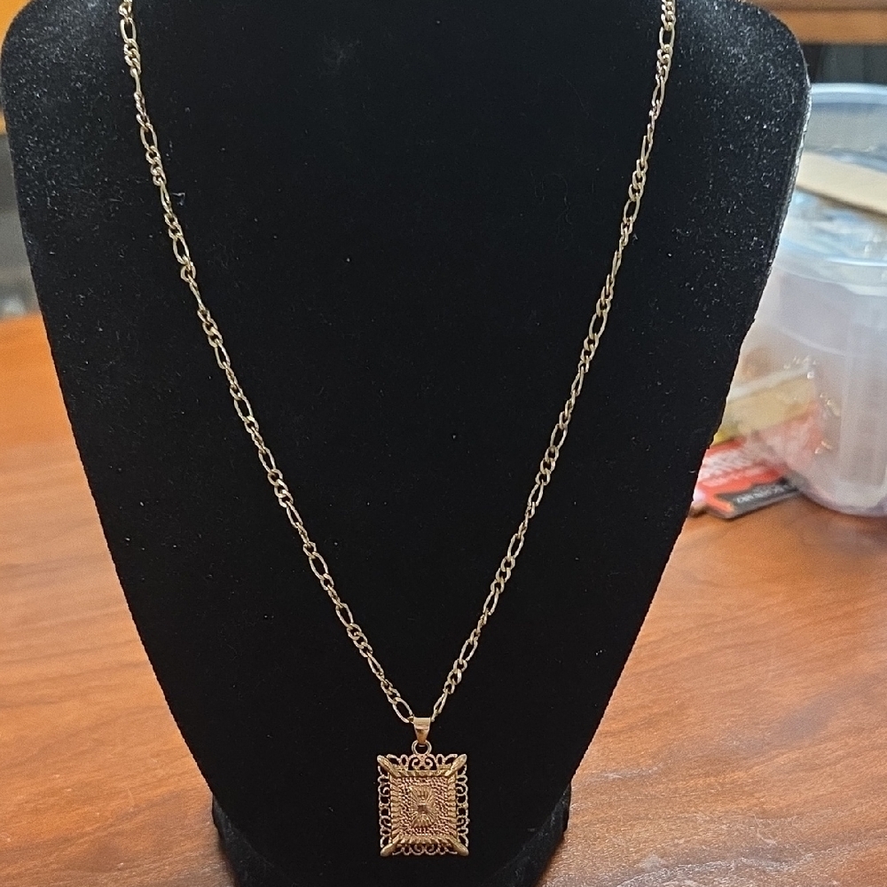 Initial B Elegant Gold Square Pendant Necklace